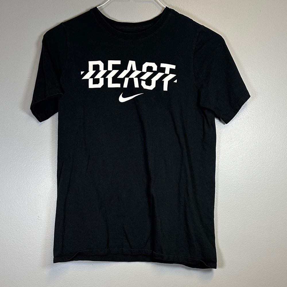 Nike Boys Black 'BEAST' Tee Size XL